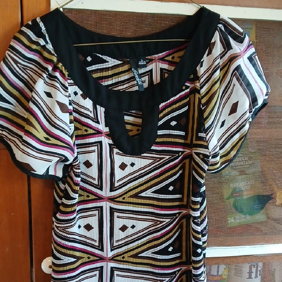 Essentials Multicolor Pleated Top - Picture 5 of 5